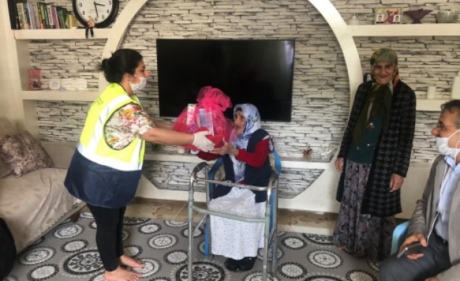 Urfa’da asırlık çınarlara sürpriz doğum günü kutlaması