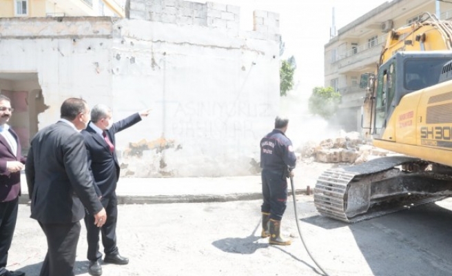 Urfa'da yol genişletme çalışmaları devam ediyor