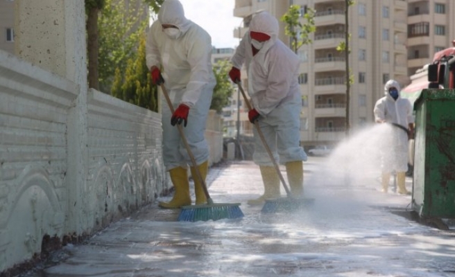 Karaköprü’de ortak kullanım alanları dezenfekte ediliyor