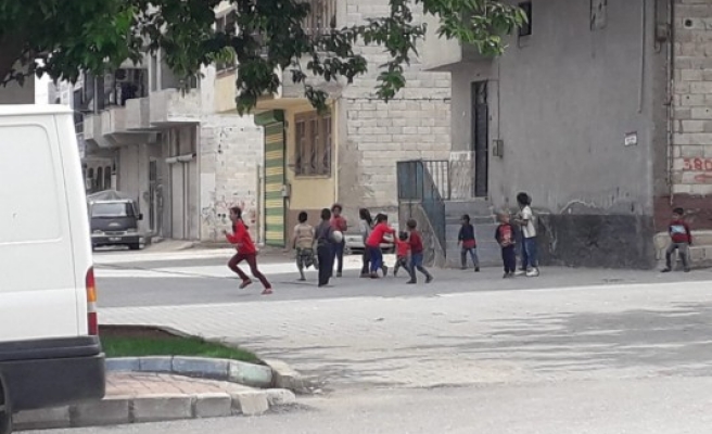 Şanlıurfa'nın arka sokakları çocuklara kaldı