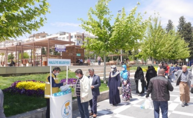 Haliliye’de maske üretimi ve ücretsiz dağıtımı devam ediyor