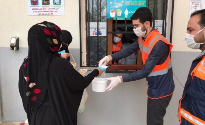 Urfa'da 300 yoksul aileye yardımlar sürüyor