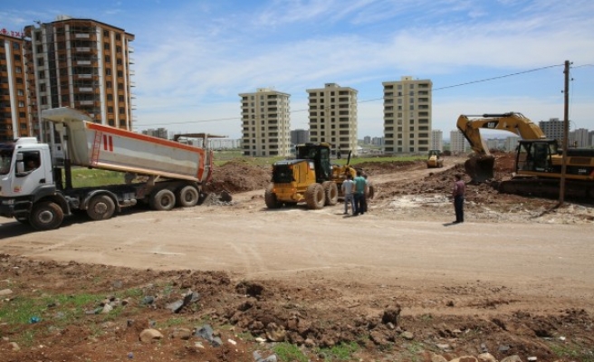 Karaköprü’de yol çalışmaları devam ediyor
