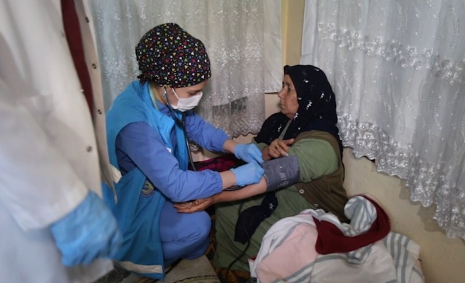 Urfa’da hastalar için evde sağlık hizmetleri sürüyor