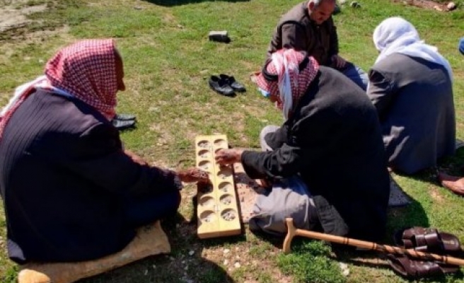 Urfa'da 65 yaş ve üstü 4 saatliğine dışarı çıkıyor