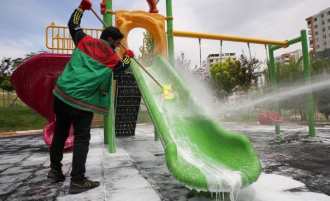 Karaköprü’de parklar 13 Mayıs için hazırlanıyor