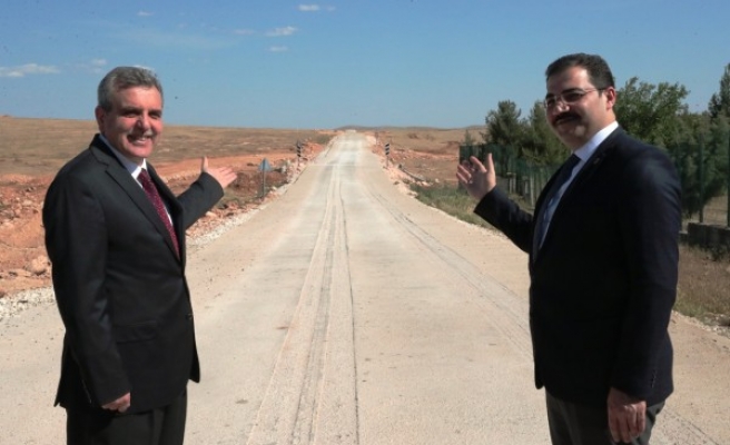 Şanlıurfa’nın ilçelerinde yol çalışmaları sürüyor