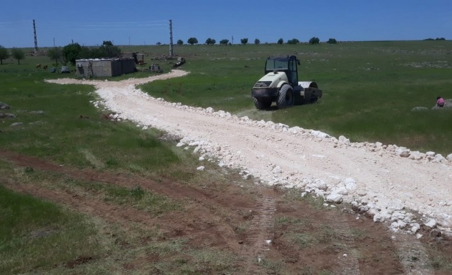 Viranşehir'de yol çalışmaları sürüyor