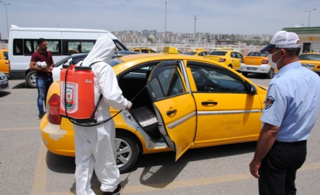 Şanlıurfa’da ticari taksiler dezenfekte ediliyor