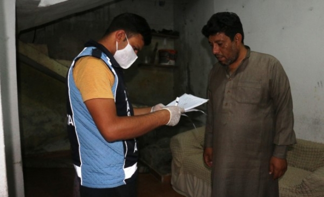 Akçakale'de ihtiyaç sahibi ailelere 'alışveriş kartı' dağıtıldı