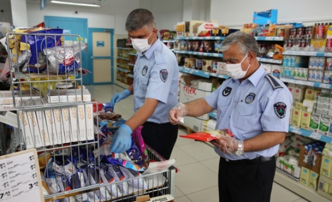 Karaköprü’de marketlerde denetim sürüyor