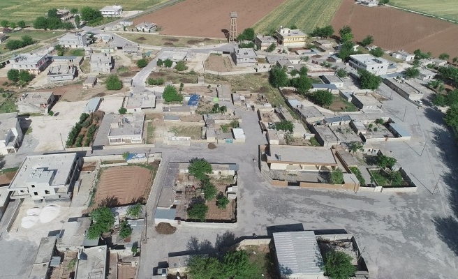 Haliliye kırsalında kilitli parke döşeme çalışmaları sürüyor