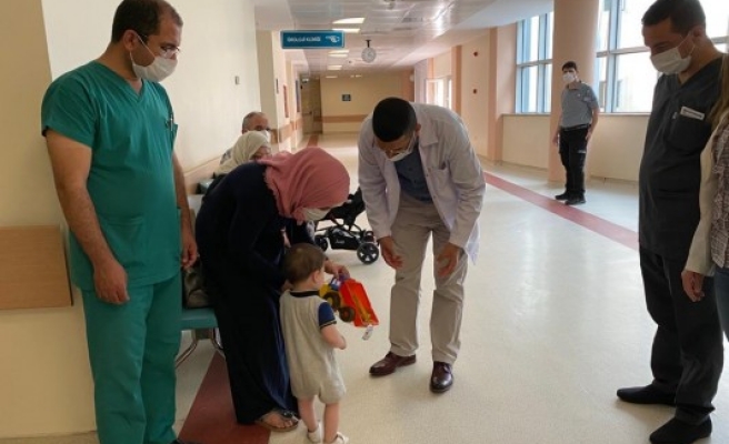 Başhekim Güzelçiçek, hastaların bayramını kutladı
