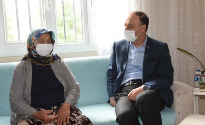 Vali Erin, şehit ailelerini ve görev başındaki polisleri unutmadı