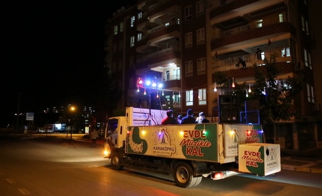 Karaköprü'de vatandaşlara mobil konser verildi