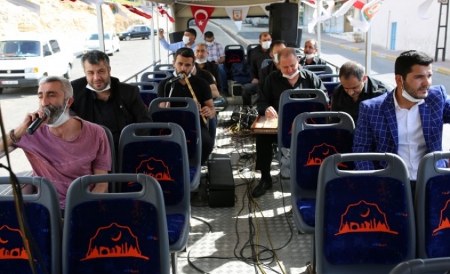 Urfa sokaklarında canlı tasavvuf konseri