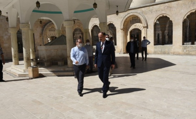 Vali Erin, Cuma namazı öncesi Dergah Camii'ni inceledi