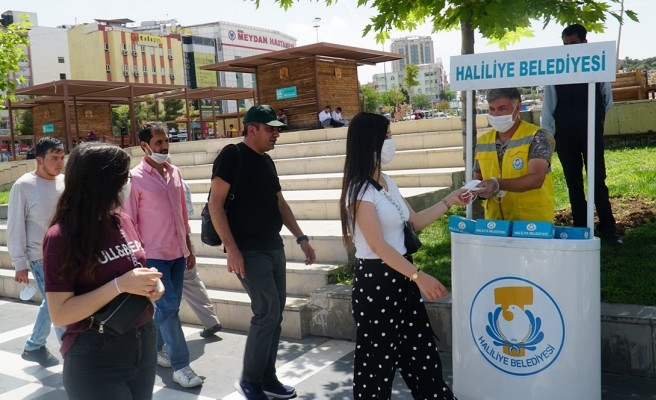 Normalleşme sürecinde maske dağıtımı sürüyor