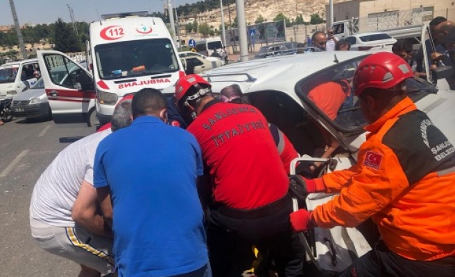 Şanlıurfa'da trafik kazası: İtfaiye kurtardı
