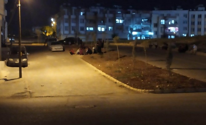 Deprem oldu, Urfalılar sokağa döküldü!