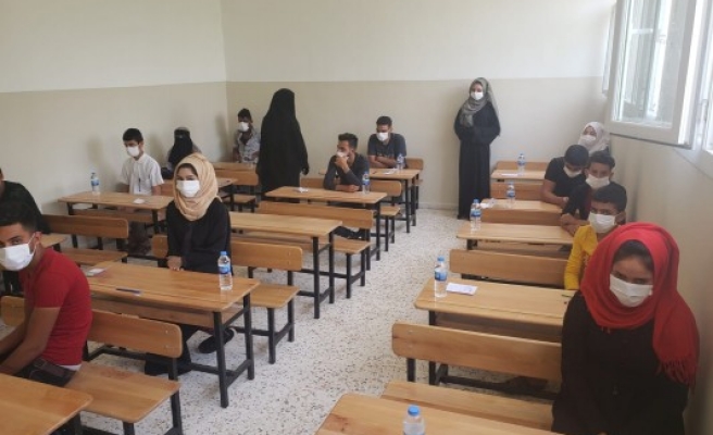 Telabyadlı öğrenciler sınava girdi