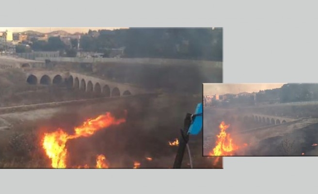 Urfa'da tarihi handa yangın