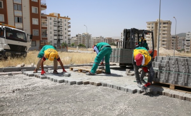 Narlıkuyu’da parke döşeme çalışmaları sürüyor