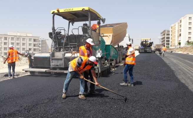 Büyükşehir asfalt serimini kent genelinde sürdürüyor