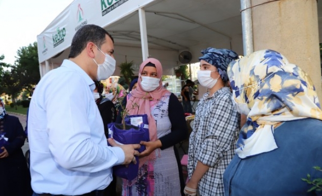 Karaköprü’de vatandaşlara nar fidanı dağıtıldı