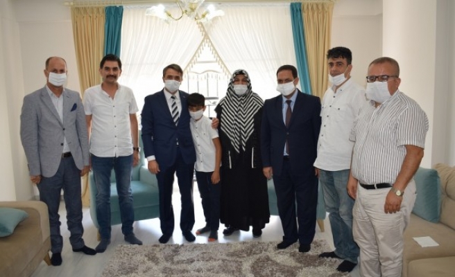 Vali Vekili Esen, bayram öncesi şehit ailelerini ziyaret etti