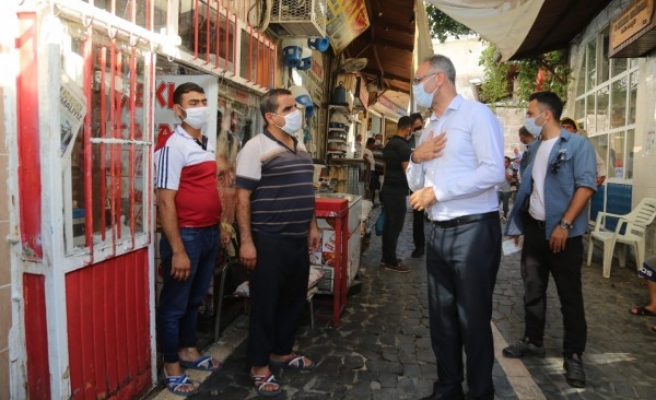 Kuş, bayram öncesi esnafı dinledi, bayramlarını kutladı