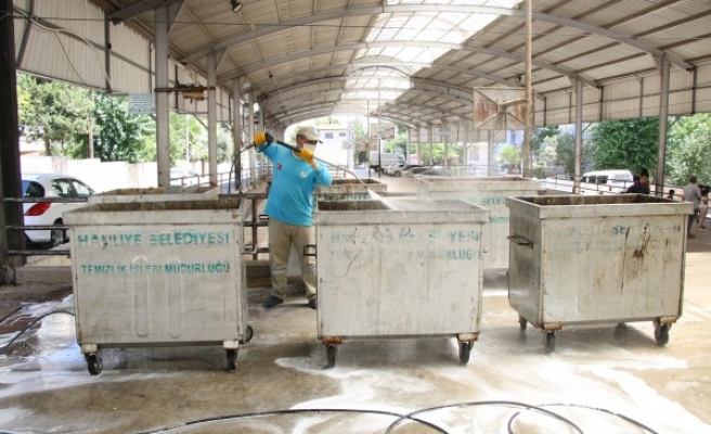 Urfa'da kokuya neden olan konteynerler yıkanıyor