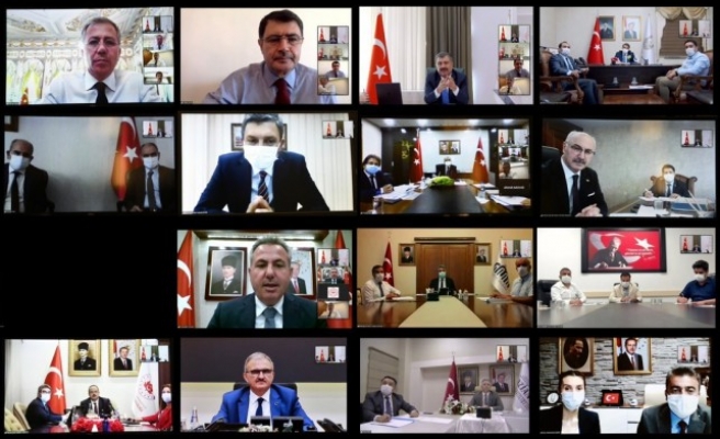 Sağlık Bakanı Koca, Şanlıurfalı yetkililer ile görüştü