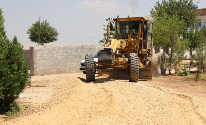 Karaköprü'de deforme olan yollar onarılıyor