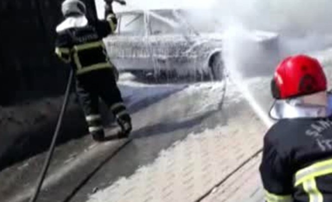 Şanlıurfa'da park halindeki otomobil alev aldı!