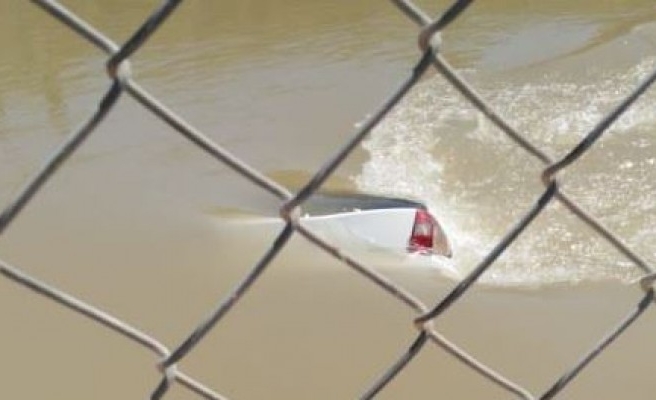 Şanlıurfa'da araç kanala uçtu: 3 ölü