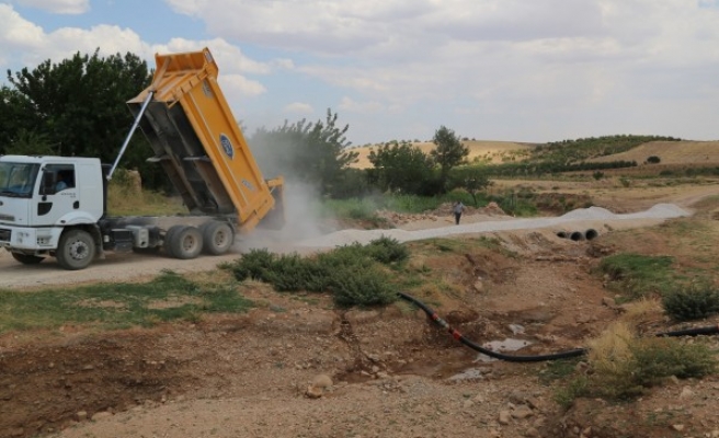 Haliliye'de yol yapım çalışmaları sürüyor