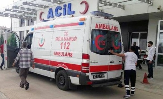 Devrilen iş makinesinin altında kalan 2 işçi hayatını kaybetti