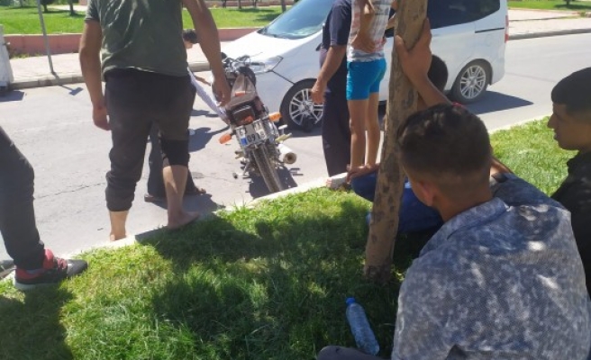 Urfa'da kaza! Otomobil ve motosiklet çarpıştı