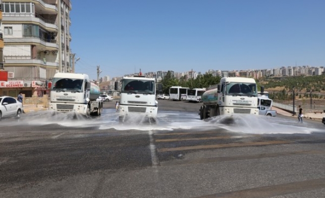Karaköprü'de dezenfekte çalışmaları sürüyor