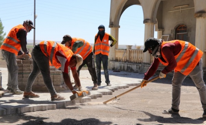 Karaköprü kırsalında parke döşeme çalışmaları sürüyor