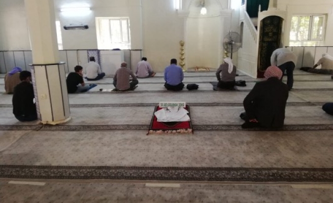 Koronaya yenik düşen doktora vefa örneği!