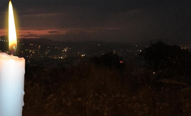 Urfa’da şiddetli rüzgarda elektrik telleri koptu!