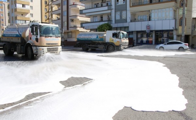 Haliliye’de cadde ve sokaklar dezenfekte ediliyor