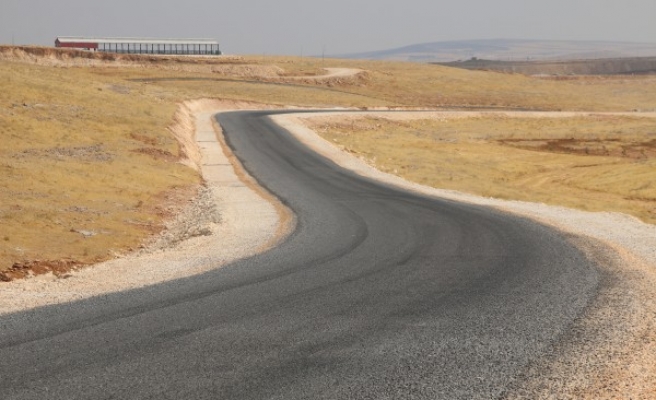 Urfa’daki ‘besi’ yolu asfaltla buluşturuldu