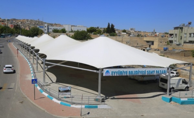 Eyyübiye'de beklenen kapalı semt pazarı açıldı