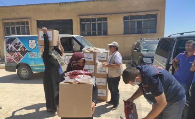 Telabyad’daki muhtaç ailelere yardım eli uzandı