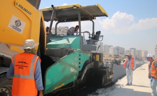 Şanlıurfa’da asfalt çalışmaları devam ediyor