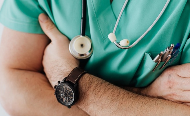 Kamu ve özel sağlık çalışanları için yeni karar