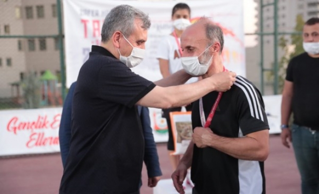 Dereceye girenlere Beyazgül ödül verdi